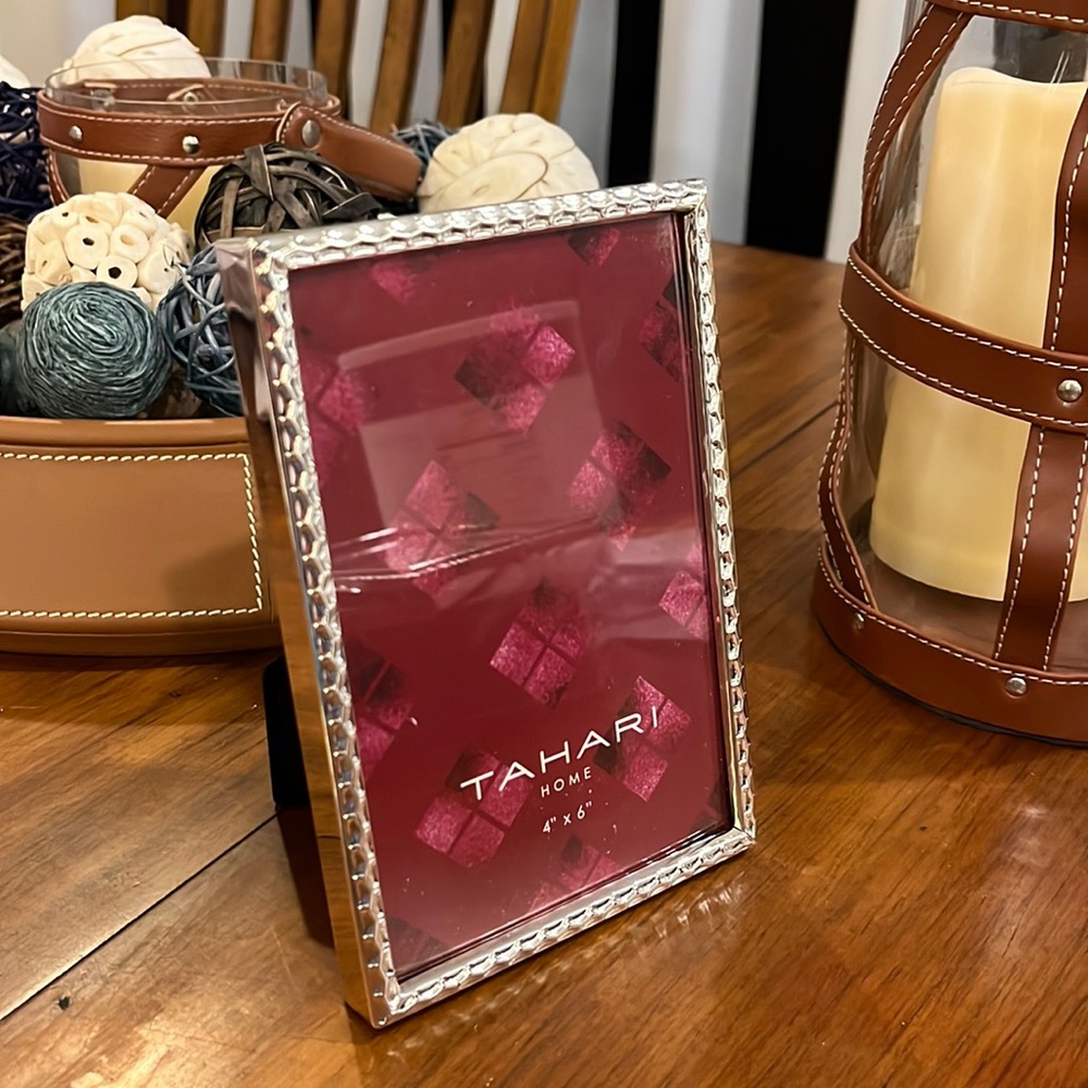 Tahari Home 4”x6” photo picture frame desktop new